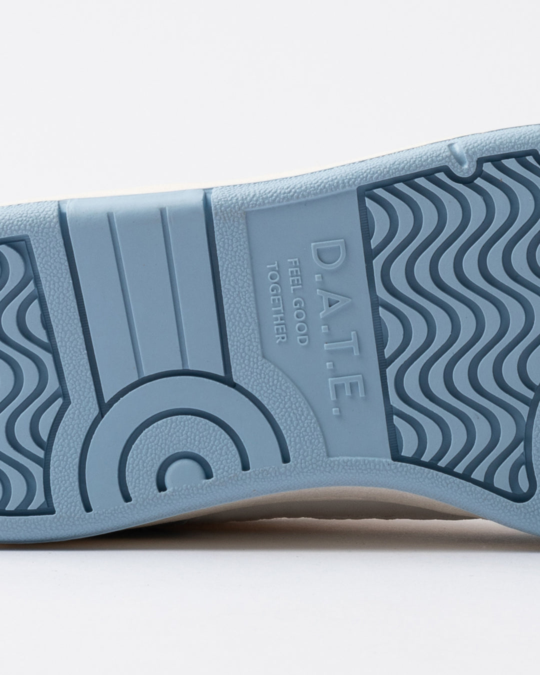 D.a.t.e Court 2.0 white sky